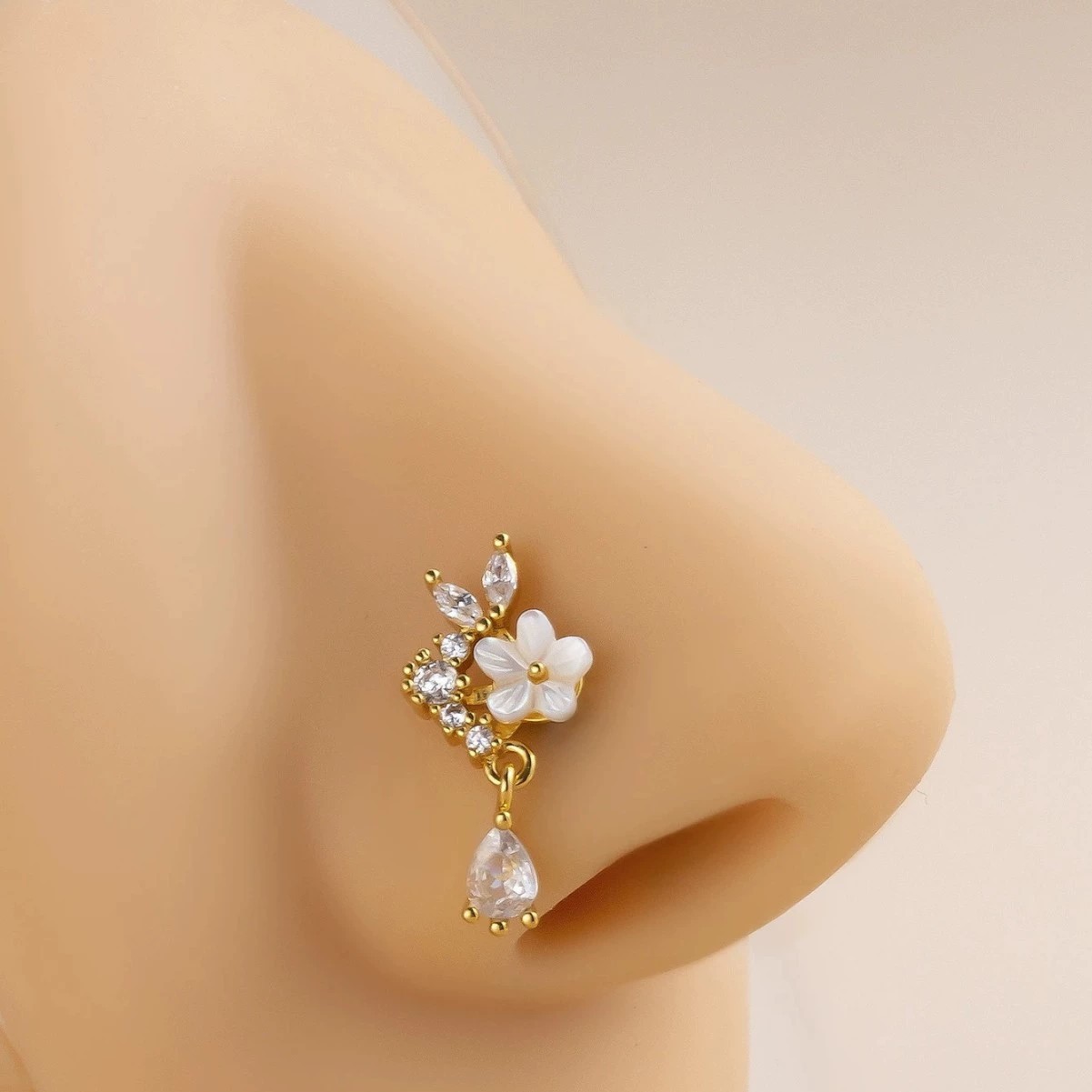 Anello per Naso a Fiore Dorato - Body Jewelry Surgical Steel recensione e prezzo